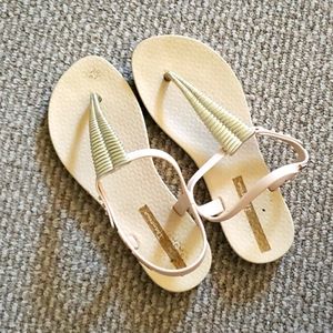 🖤Hudson's Bay Ipanema flats sandals nude metallic